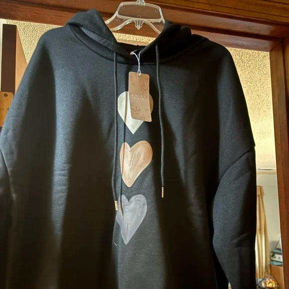Black Hoodie with Heart Design - Picture 1 of 2